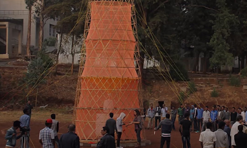 برج يحول الهواء إلى مياه صالحة للشرب في إثيوبيا (world economic forum)