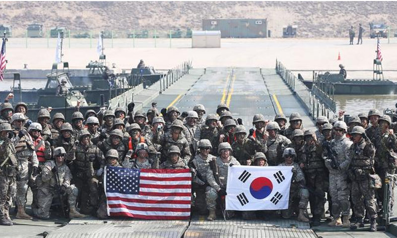 جنود من أمريكا وكوريا الجنوبية خلال إحدى المناورات العسكرية المشتركة (انترنت)