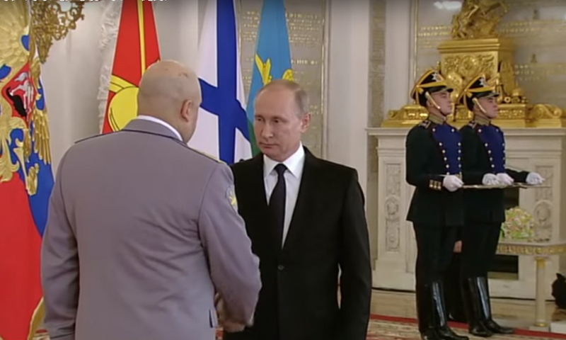بوتين يكرم الضباط الروس العائدين من سوريا - 28 كانون الأول 2017 (RT)