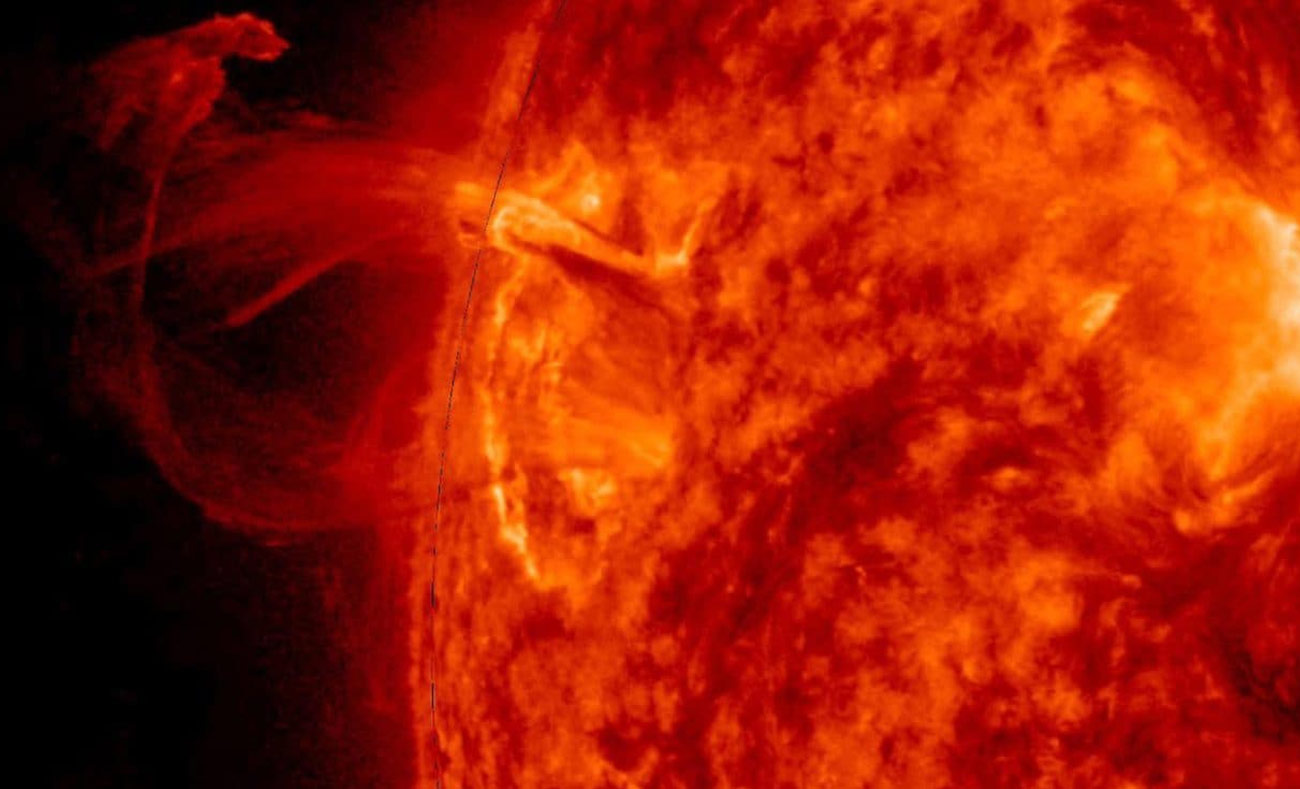 الإنبعاثات المغناطيسية الناتجة عن أشعة الشمس تمنع وصول جزيئات الغيوم المنفجرة إلى كوكب الأرض (ناسا)