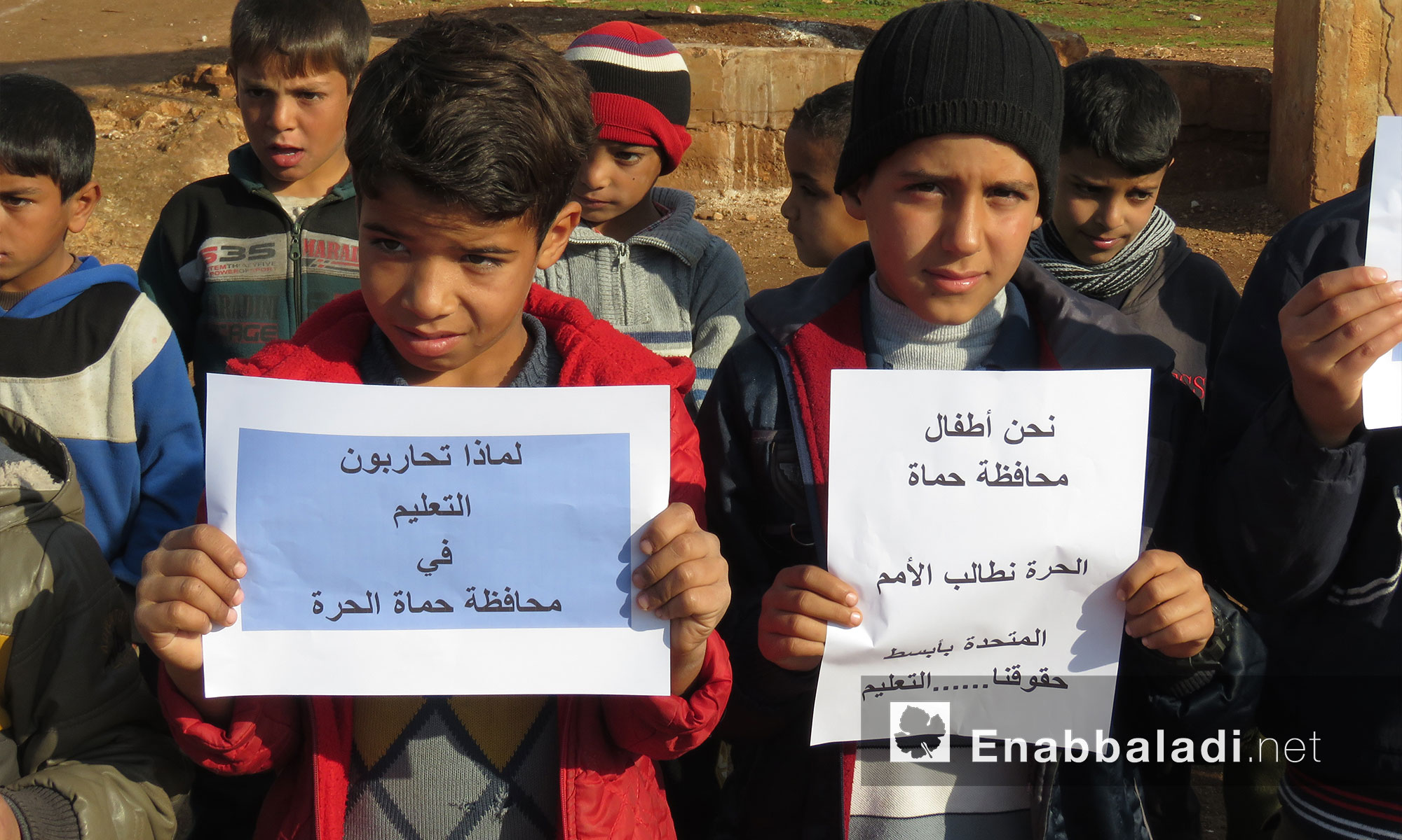 وقفة في مدارس تربية حماه الحرة احتجاجًا على إيقاف الدعم على أغلب المدارس في حماة - 5 كانون الأول 2017 (عنب بلدي)