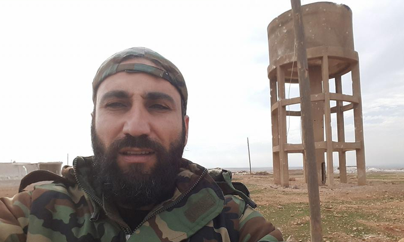 مقاتل من "قوات النمر" قرب تل الوراد شرقي حماة - 28 كانون الأول 2017 (مجموعات الطرماح التابعة لقوات النمر في فيس بوك)