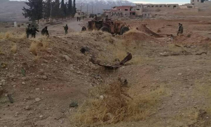 دخول قوات الأسد والميليشيات المساندة إلى تل مروان غرب دمشق - 27 كانون الأول 2017 (صفحات محلية من بلدة حضر في فيس بوك)