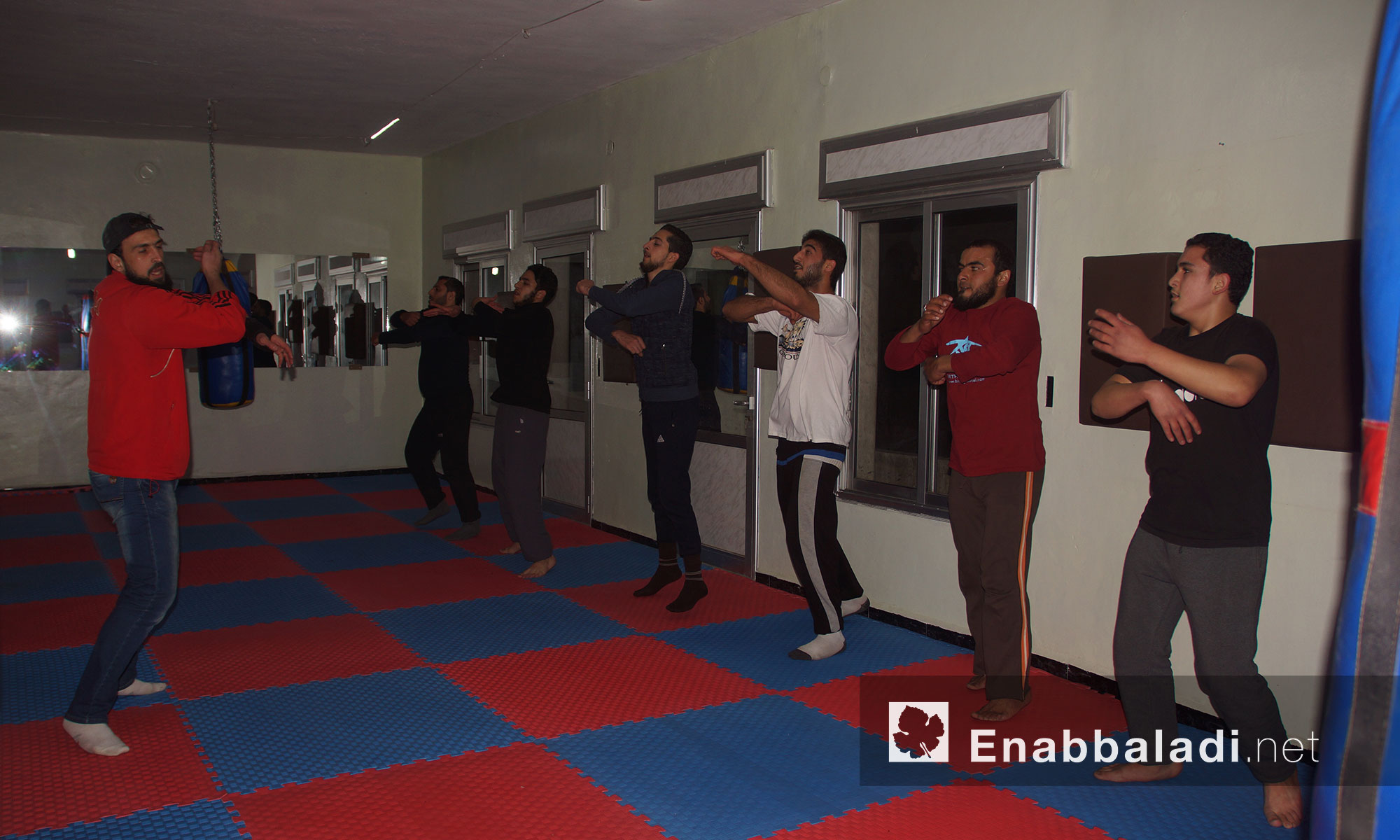 تدريبات على الفنون القتالية ضمن مركز "الشام" في مدينة إدلب - 7 كانون الأول 2017 (عنب بلدي)
