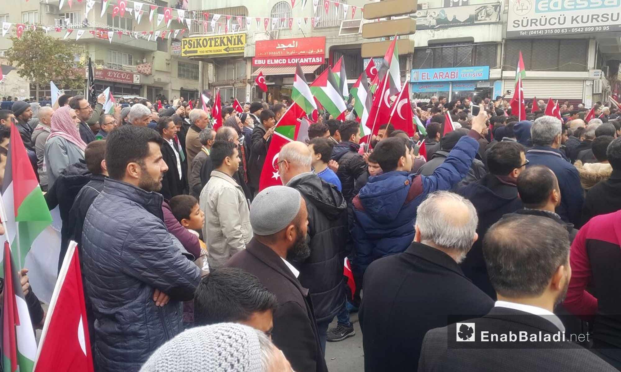  مظاهرة خرج بها أتراك وسوريون في أورفة التركية يرفضون قرار ترامب حول القدس - 24 كانون الأول 2017 (عنب بلدي)