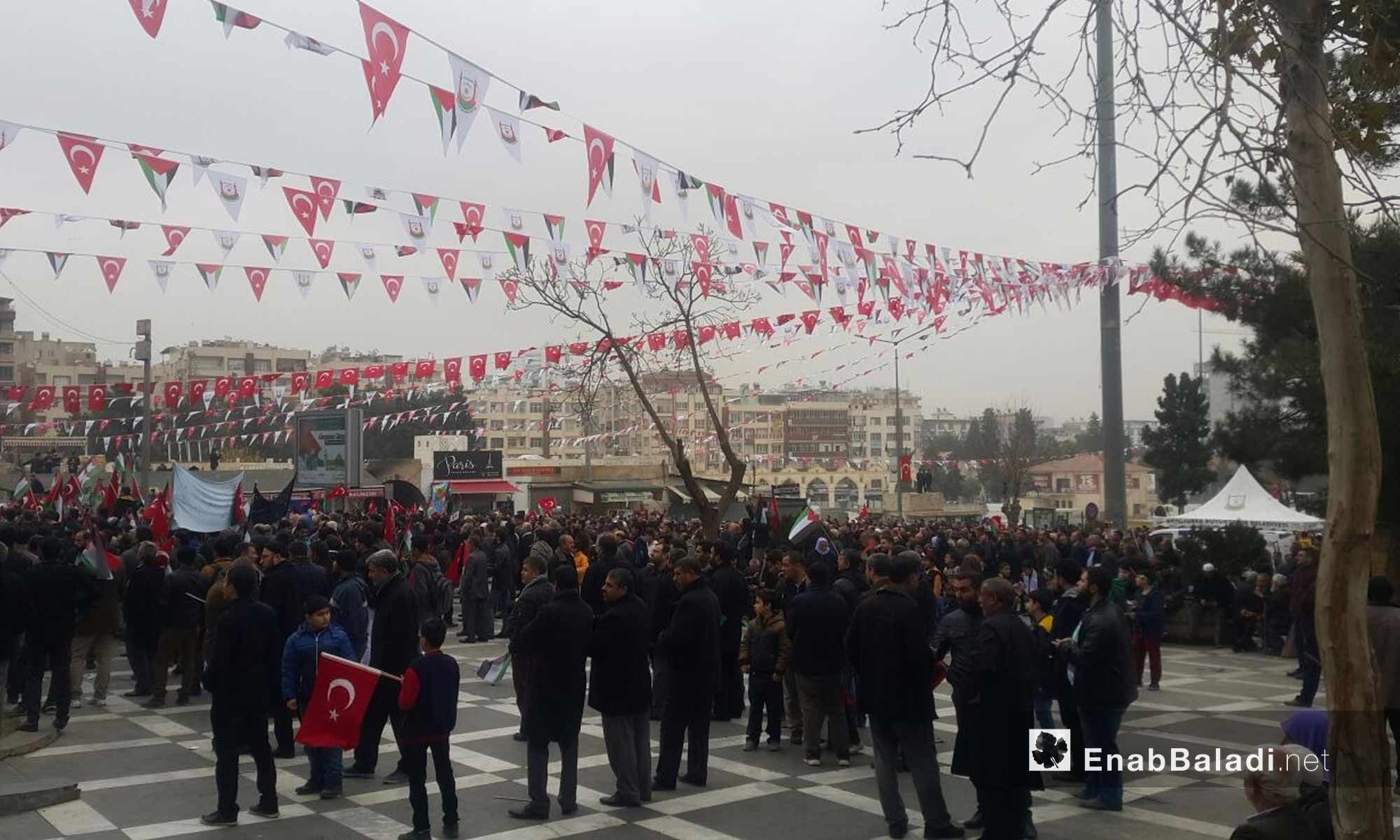  أتراك وسوريون في أورفة التركية يرفضون قرار ترامب حول القدس - 24 كانون الأول 2017 (عنب بلدي)