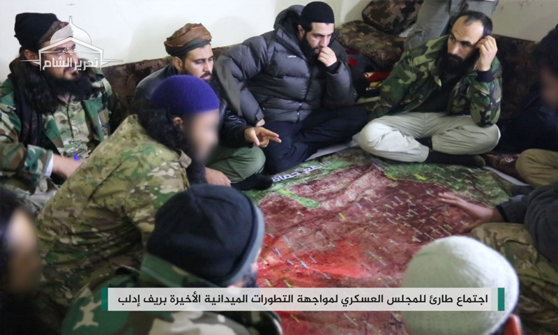 أبو محمد الجولاني مع قياديين في هيئة تحرير الشام في اجتماع لبحث تطورات ريف إدلب - 7 كانون الثاني 2018 (تحرير الشام)
