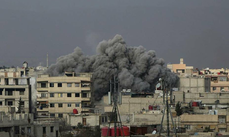 غارة بطيران النظام الحربي على مدينة عربين في الغوطة الشرقية- 13 كانون الثاني ( انترنت)