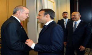 الرئيس إيمانويل ماكرون يستقبل الرئيس رجب طيب أردوغان في باريس 2018 (انترنت)