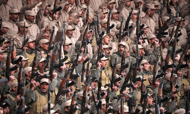 مقاتلون من قوات الدفاع عن النفس التابعة للوحدات الكردية في سوريا(رويترز)
