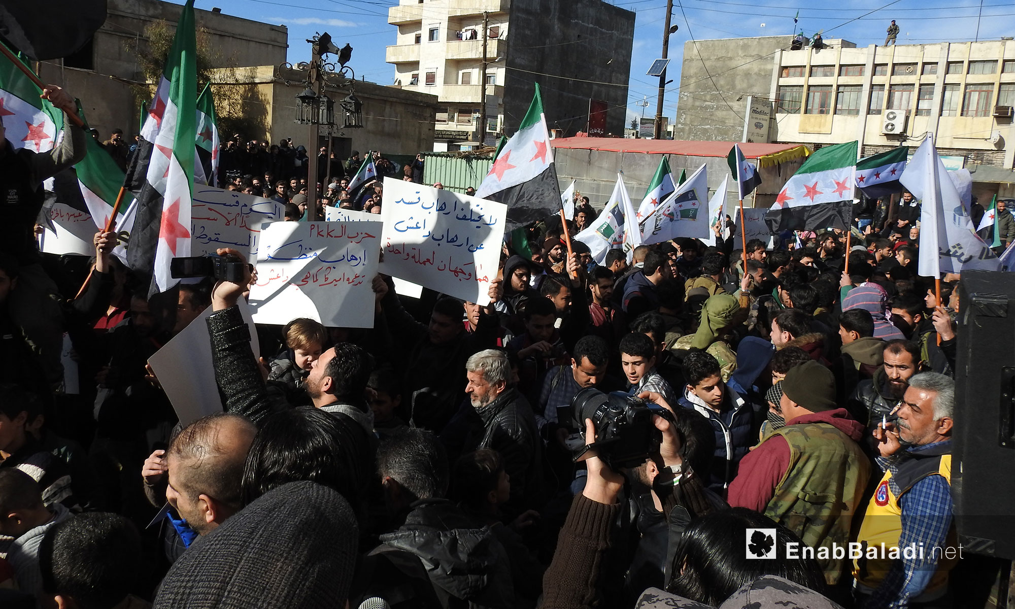 مظاهرة في مدينة اعزاز بريف حلب تأييدا للعمل العسكري من قبل الجيش الحر باتجاه منطقة عفرين بدعم تركي - 19 كانون الثاني 2018 (عنب بلدي)