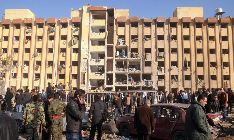 القصف الذي استهدف السكن الجامعي في حلب - 15 كانون الثاني 2013 (انترنت)