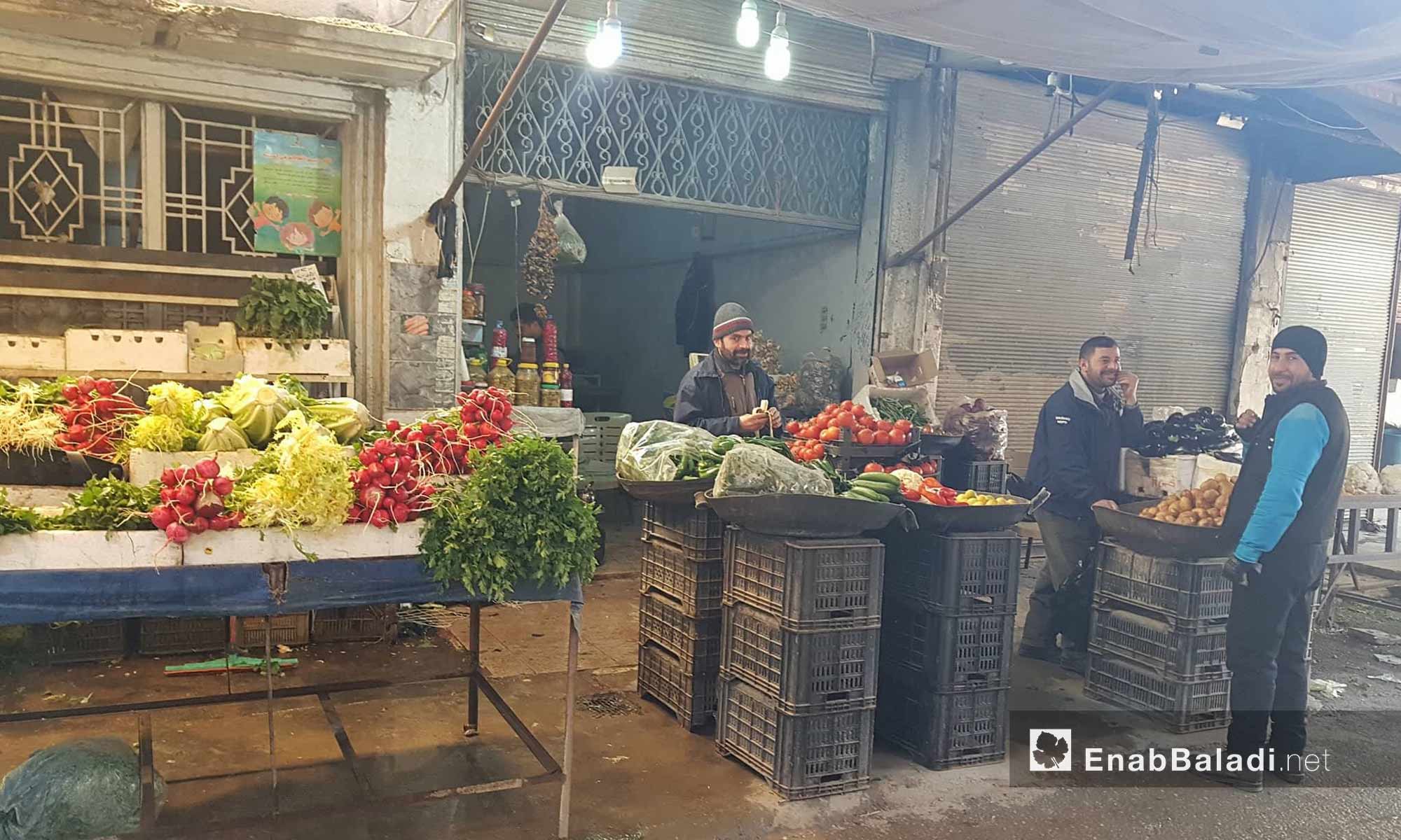 سوق الخضرة في مدينة القامشلي شمال سوريا - 30 كانون الثاني 2018 (عنب بلدي)
