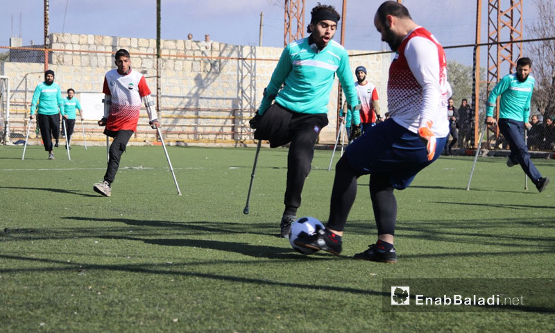 من مباراة كرة القدم التي شارك بها مبتورو أطراف في إدلب - 15 كانون الثاني 2018 (عنب بلدي)

