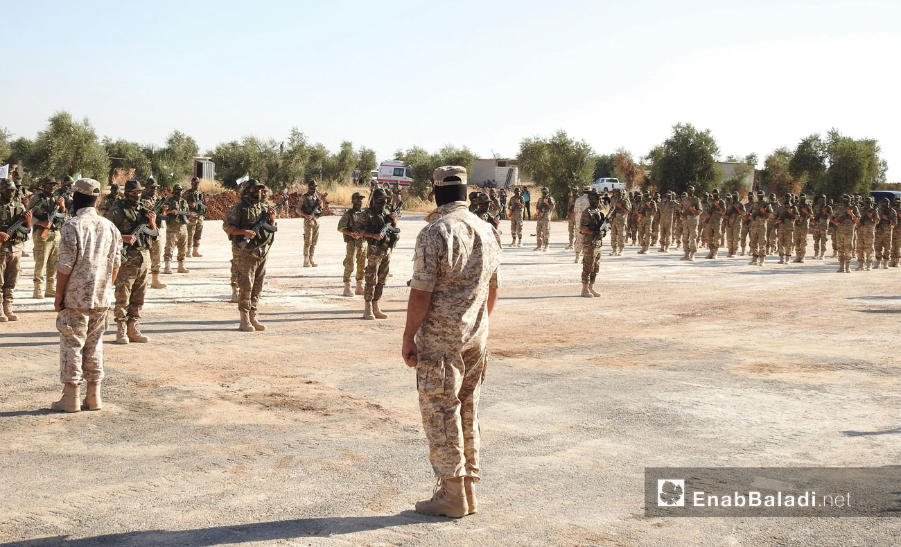 عرض عسكري لتخريج دفعة جديدة من قادات المجموعات برتبة ملازم من الجيش الحر - 30 تموز 2017 (عنب بلدي)