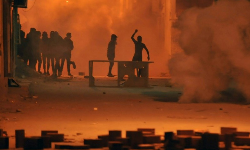احتجاجات تعم عدة مدن تونسية بسبب الأوضاع الاقتصادية (AFP)