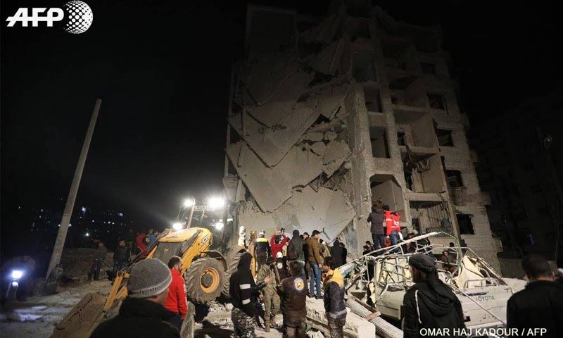الدمار الذي خلفه تفجير إدلب - 7 كانون الثاني 2017 (AFP/ عمر حاج قدور)