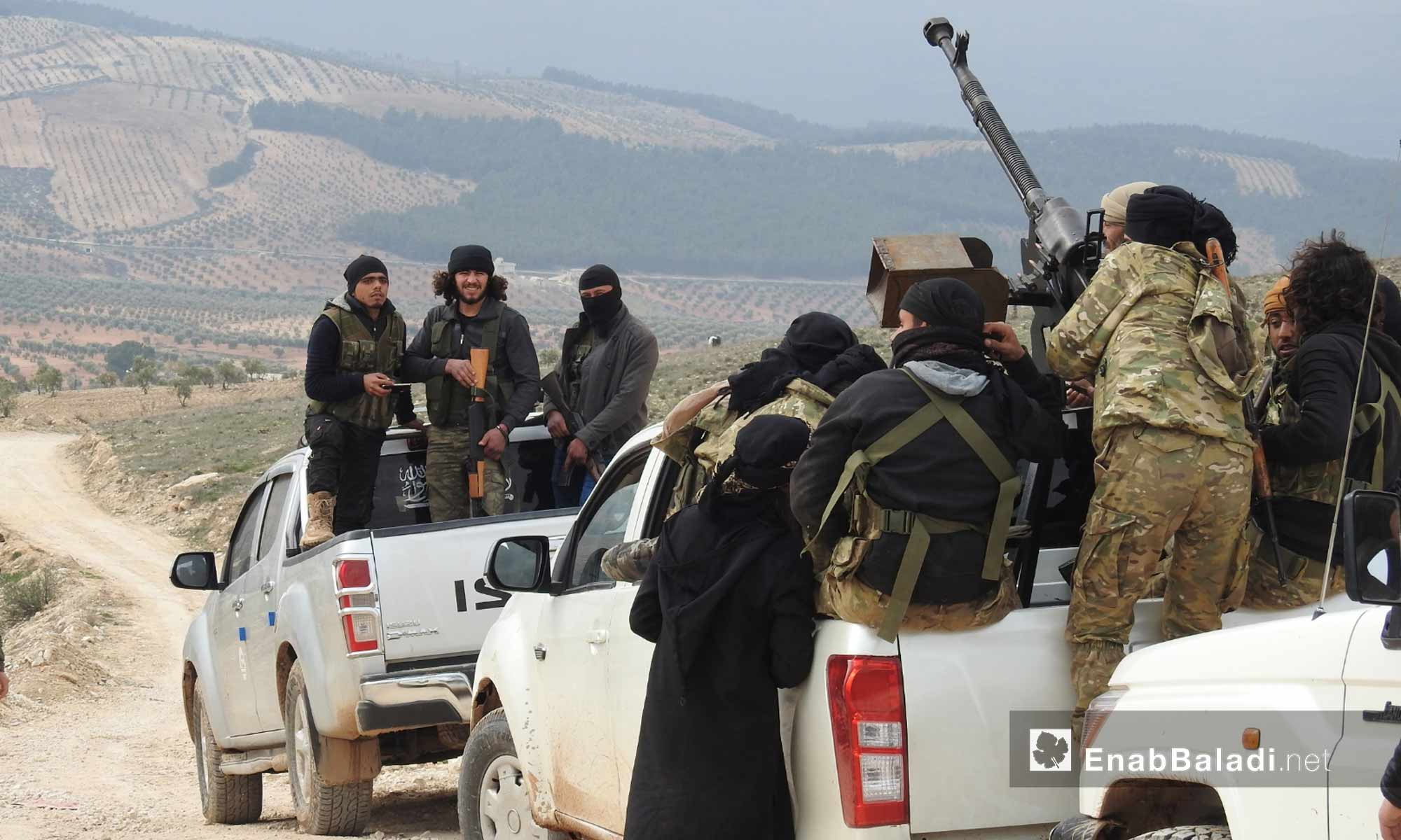 عناصر من الجيش الحر خلال المعارك الدائرة على محور شران شمالي عفرين - 20 شباط 2018 (عنب بلدي)