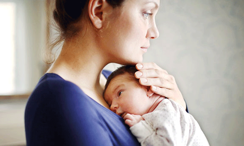 اكتئاب الأمهات ما بعد الولادة قد يؤثر على سلوك أبنائهنّ (انترنت)