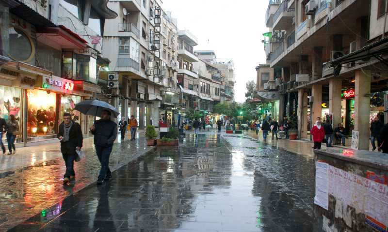 الأمطار في حي الصالحية في دمشق (إنترنت)