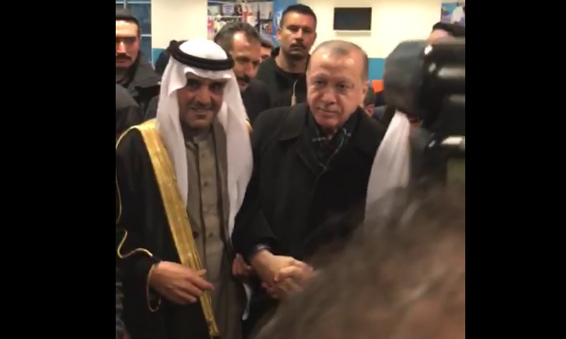 الرئيس التركي إلى جانب شخصيات من عشائر سورية في غازي عنتاب التركية - 24 شباط 2018 (تسجيلات مصورة اطلعت عليها عنب بلدي)
