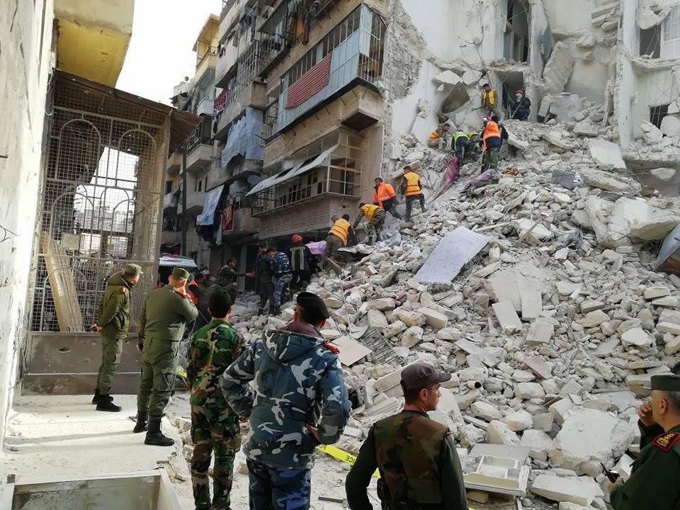 انهيار مبنى في حي ميسلون في حلب الشرقية- 5 آذار 2018 (وزارة الداخلية فيس بوك)