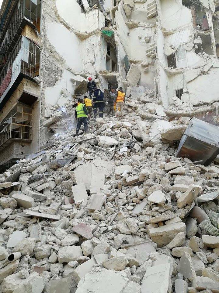 انهيار مبنى في حي ميسلون في حلب الشرقية- 5 آذار 2018 (وزارة الداخلية فيس بوك)