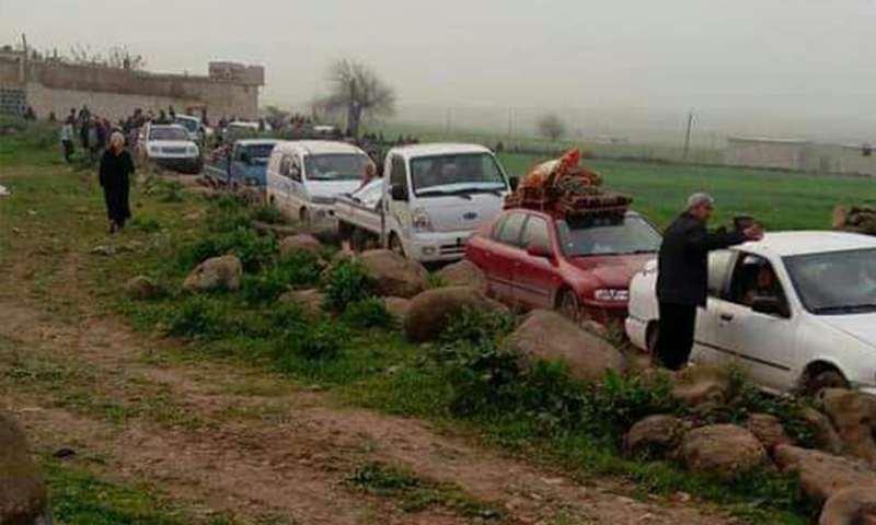 سيارات على حاجز تنب قرب عفرين - 24 آذار (فيس بوك)