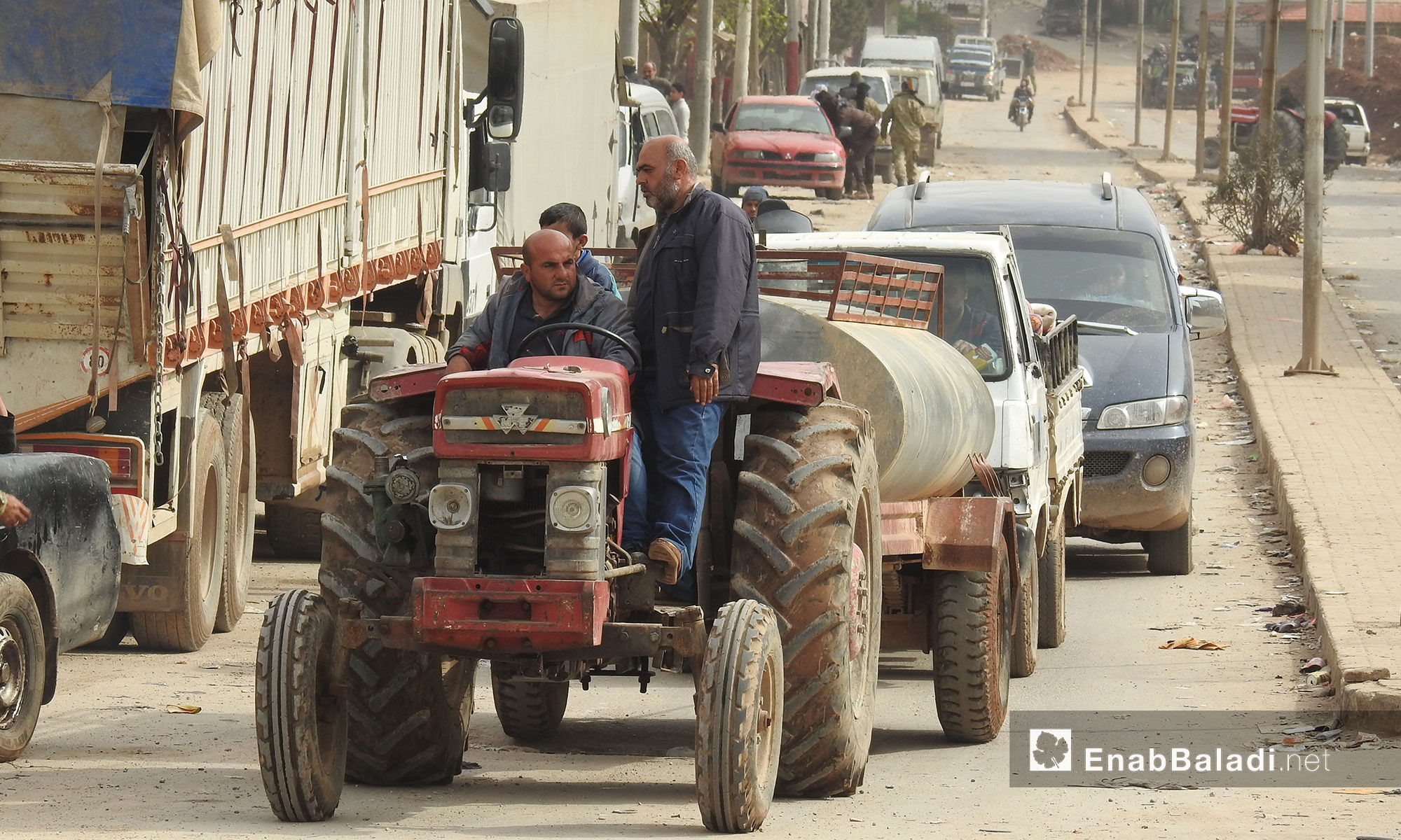 عودة المدنيين إلى منازلهم بعد تأمينها من الألغام في مدينة عفرين - 18 آذار 2018 (عنب بلدي)