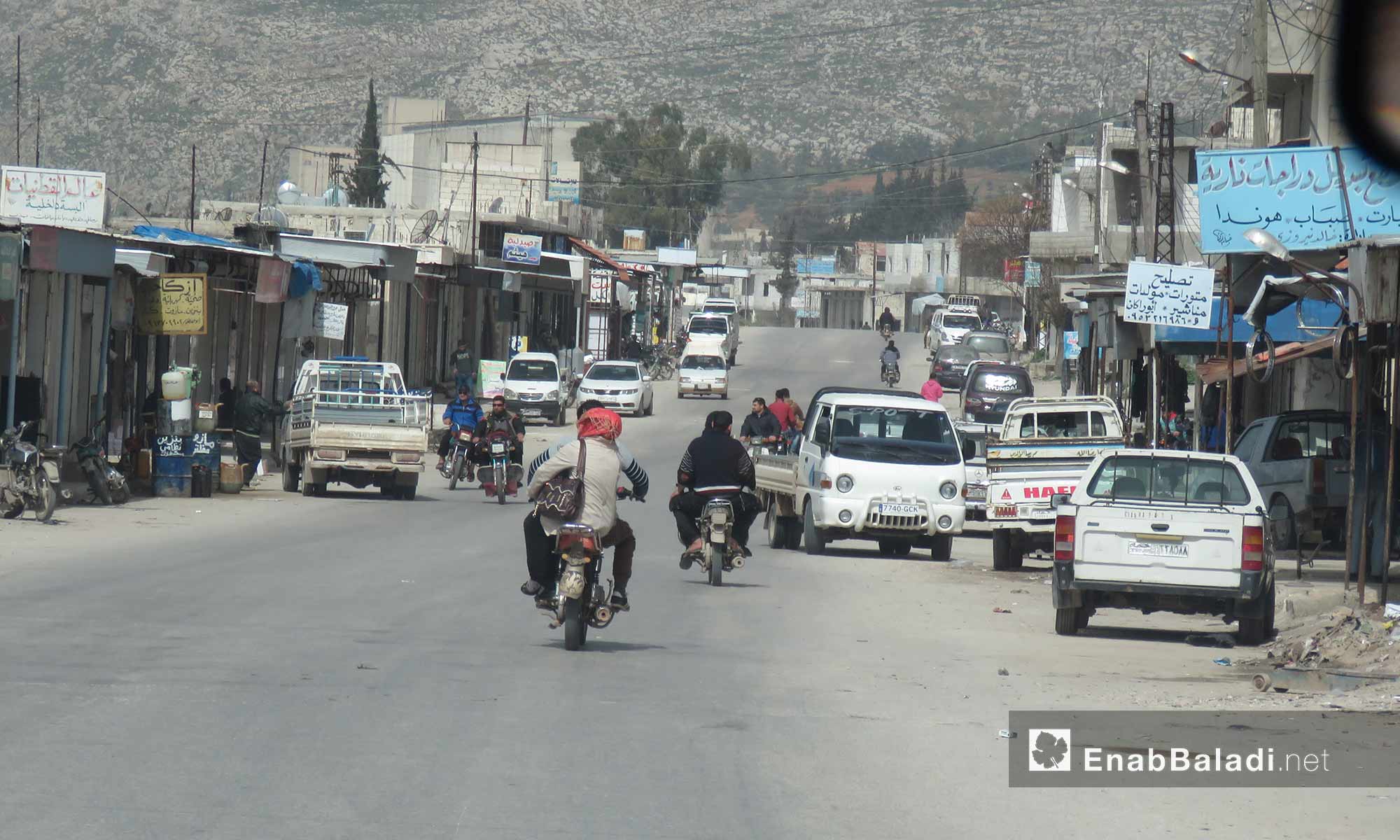 الطريق العام في قلعة المضيق غربي جماة - 5 آذار 2018 (عنب بلدي)