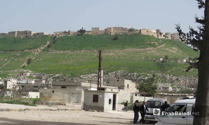 مدنيون في قلعة المضيق غربي جماة - 5 آذار 2018 (عنب بلدي)