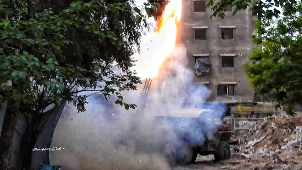 قوات الأسد تقصف جنوب دمشق بالخراطيم المتفجرة - 22 نيسان 2018 (وسيم عيسى)