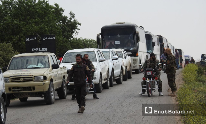 وصول حافلات مهجري ومقاتلي الضمير بريف دمشق إلى ريف حلب الشمالي - 20 من نيسان 2018 (عنب بلدي)