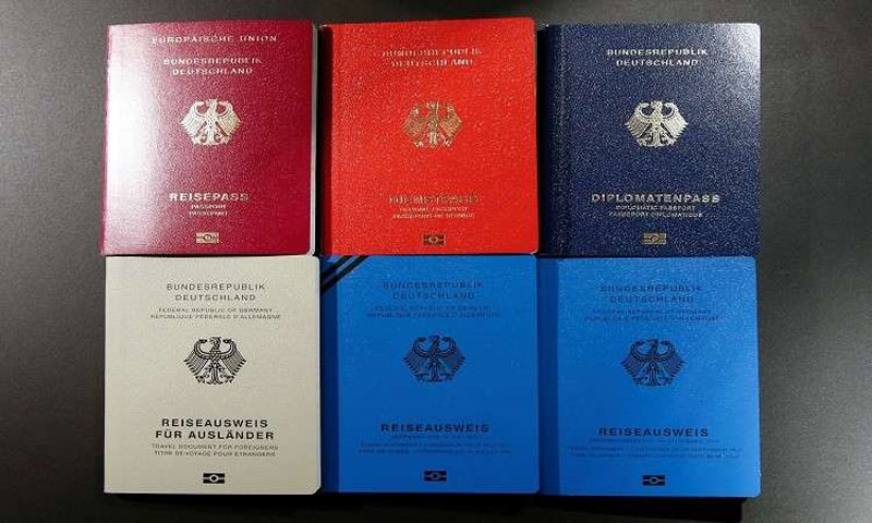 جوازات سفر ألمانية جديدة في 23 فبراير2017(رويترز)