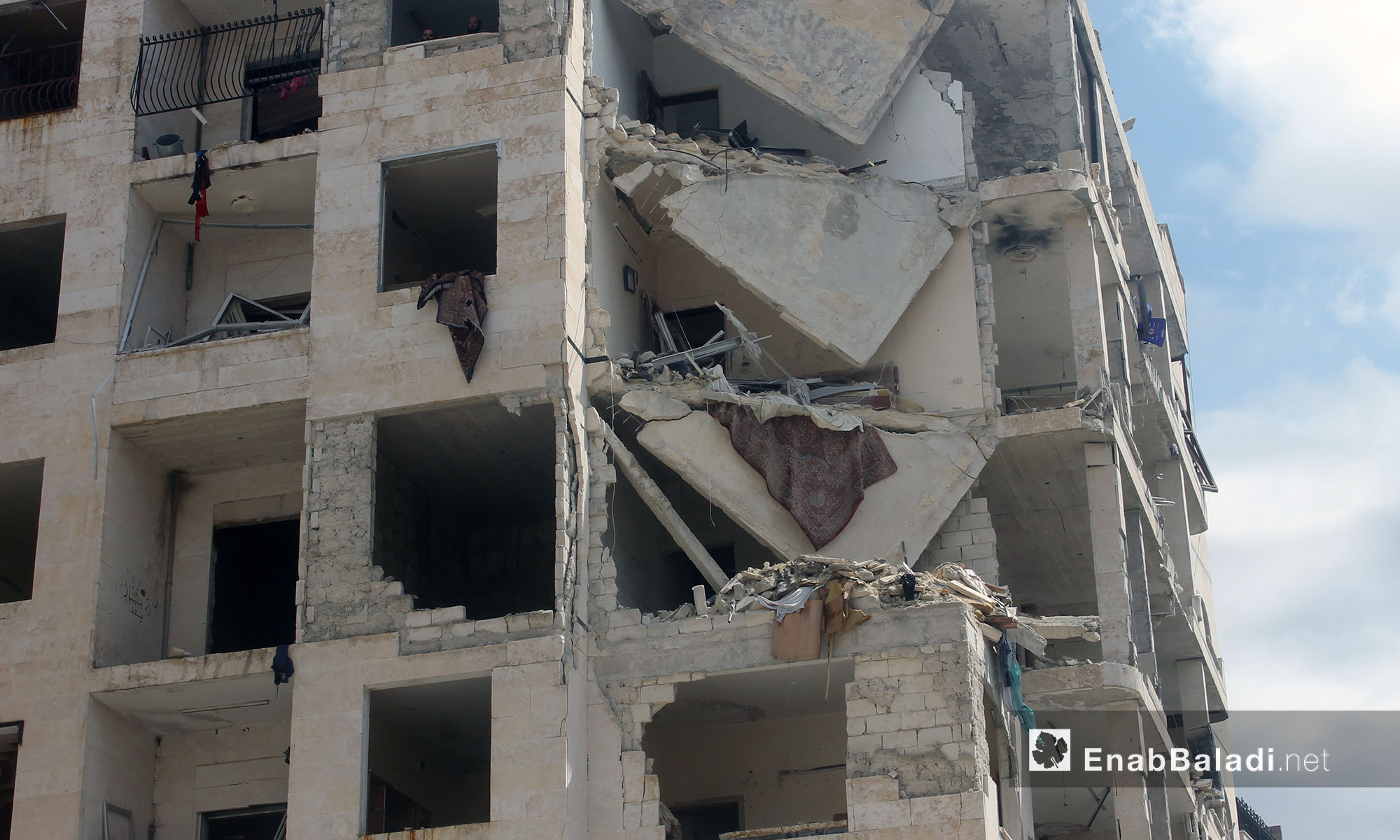 آثار الدمار الذي خلفه انفجار في مدينة إدلب - 9 نيسان 2018 (عنب بلدي)