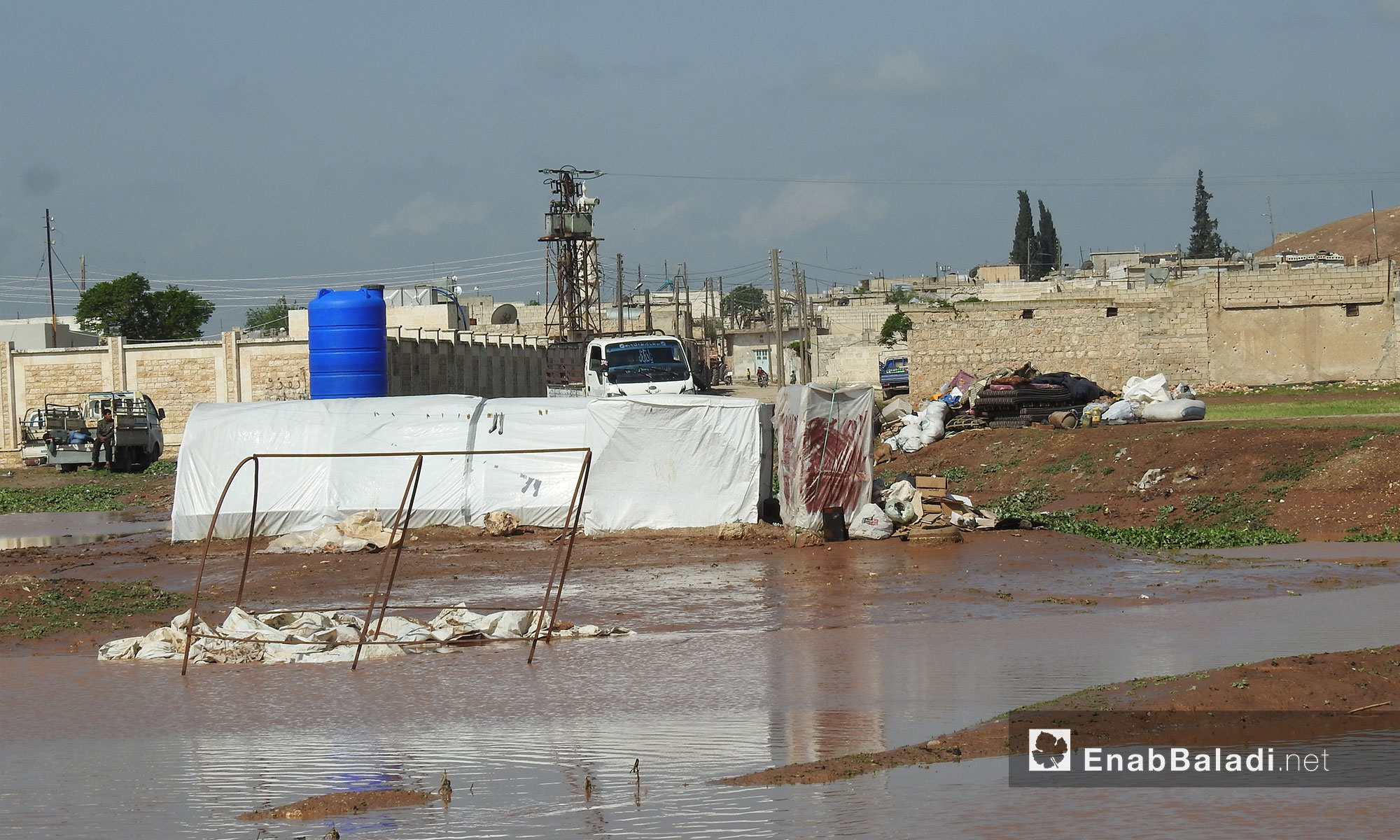 غرق مخيمات للنازحين جراء فيضان نهر قويق في ريف حلب الشمالي - 11 من نيسان 2018 (عنب بلدي)