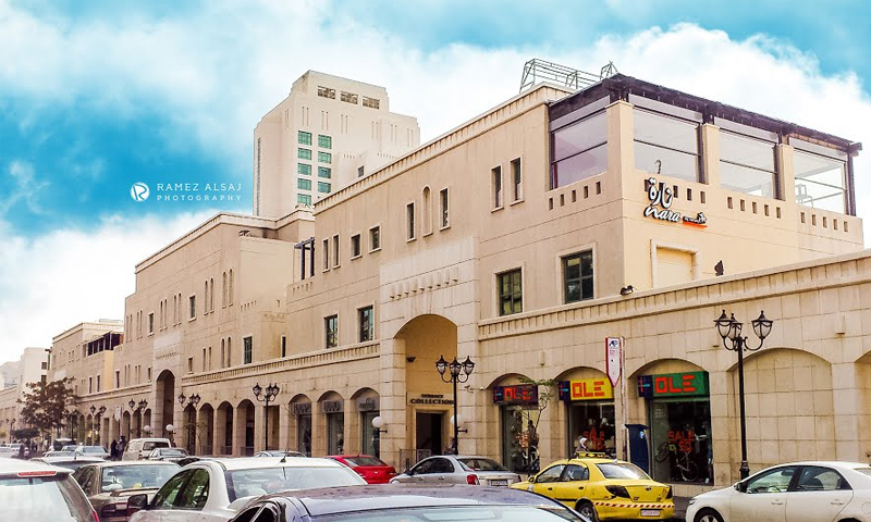 سلسلة محلات مجمع "بوليفارد" المحيط بفندق "فورسيزونز" دمشق (المصور رامز الساج)