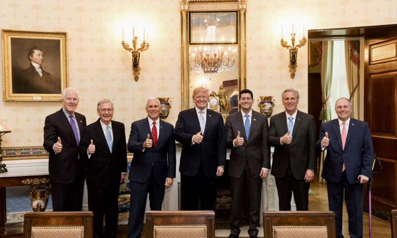 الرئيس الأمريكي دونالد ترامب مع أعضاء مجلس الأمن القومي - 10 من نيسان 2018 (حساب ترامب على تويتر)