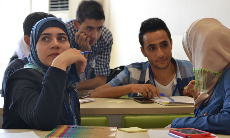 طلاب سوريون يسجلون على منحة سبارك (SPARK, Flickr)