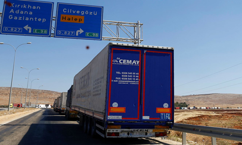 دخول الشاحنات التركية عبر معبر باب الهوى للدخول إلى إدلب-16 أيلول 2016 (رويترز)
