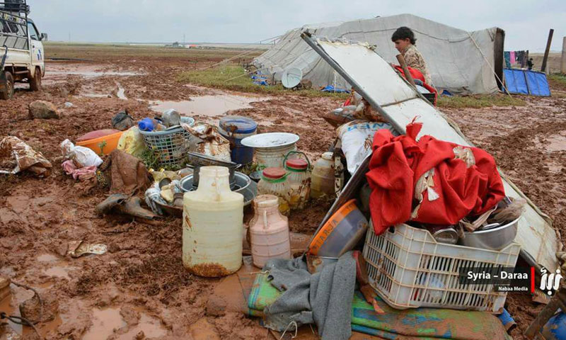 غرق مخيمات للنازحين بسبب تشكل السيول في ريف درعا - نيسان 2018 (نبأ)

