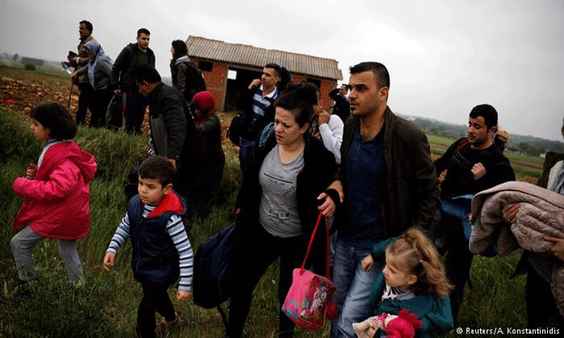 مهاجرون غير شرعيون يتجهون إلى اليونان(رويترز)