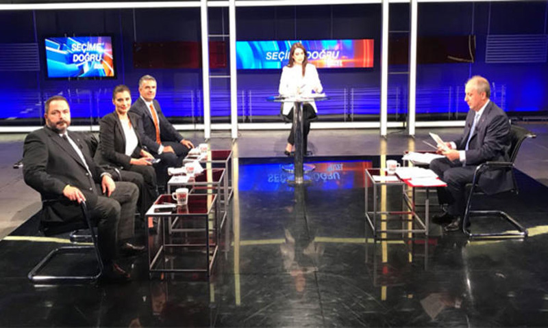 مرشح حزب ،الشعب الجمهوري"، محرم إنجه، (على اليمين)خلال مقابلة مع قناة CNNالتركية 24 أيار 2018(CNN)