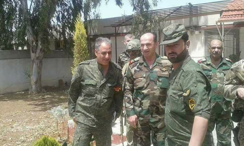 العميد سهيل الحسن مع ضباط من قوات الأسد في محي مدينة دمشق - (قوات النمر)