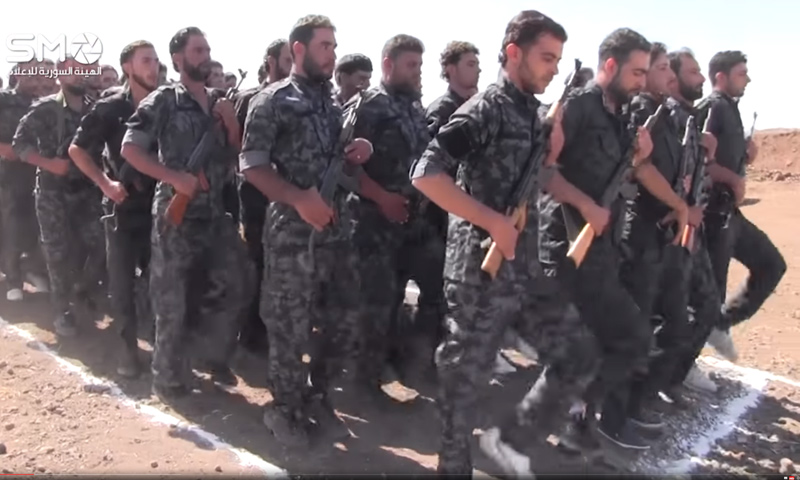 مقاتلون في مدينة الحارة بريف درعا - 2016 (الهيئة السورية للإعلام)