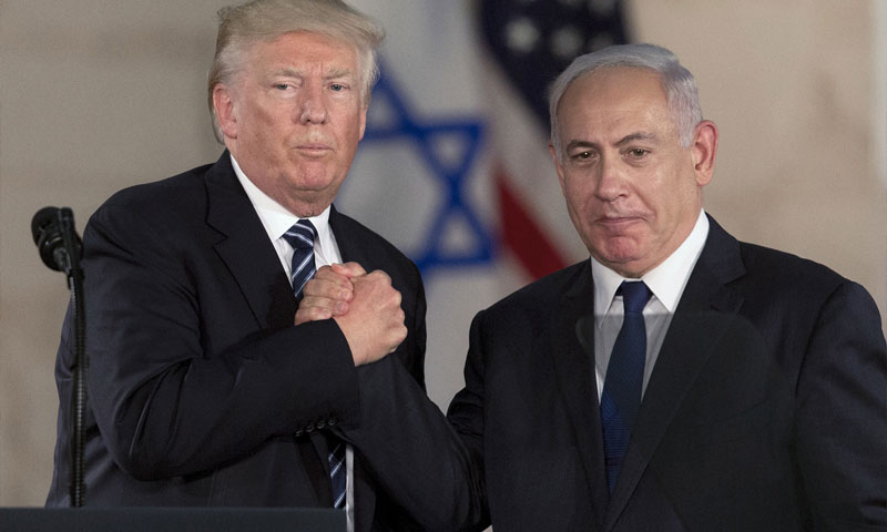 رئيس الوزراء الإسرائيلي بنيامين نتنياهو، والرئيس الأمريكي دونالد ترامب (AP)
