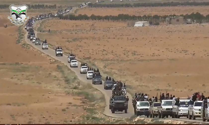 فصيل جيش أحرار العشائر يستعرض قواته وعتاده في درعا - 4 من حزيران 2018 (أحرار العشائر)