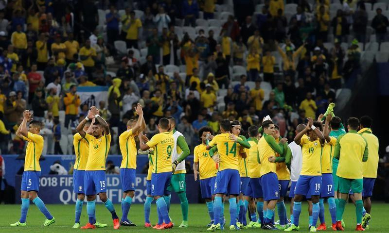 منتخب البرازيل أول المتأهلين إلى المونديال (رويترز)

