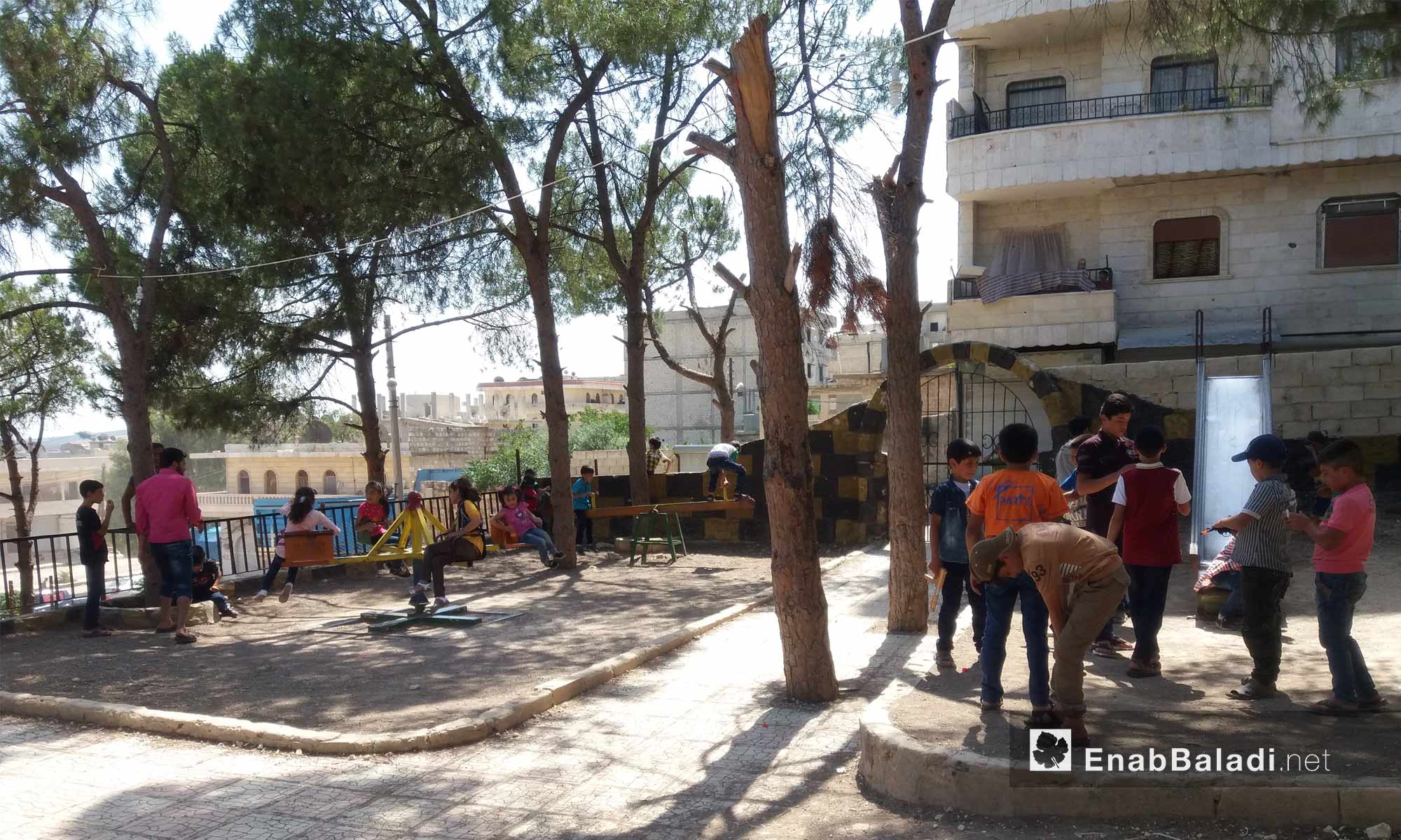 أطفال يلعبون في حديقة بمدينة عفرين - 16 من حزيران 2018 (عنب بلدي)