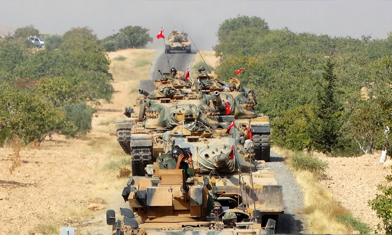 قوات تركية على الحدود السورية- التركية (رويترز)
